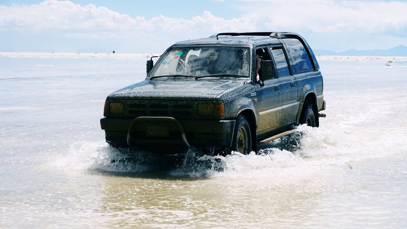 salars24 Photo de voyage - Sauter à pieds joints dans le sel d’Uyuni